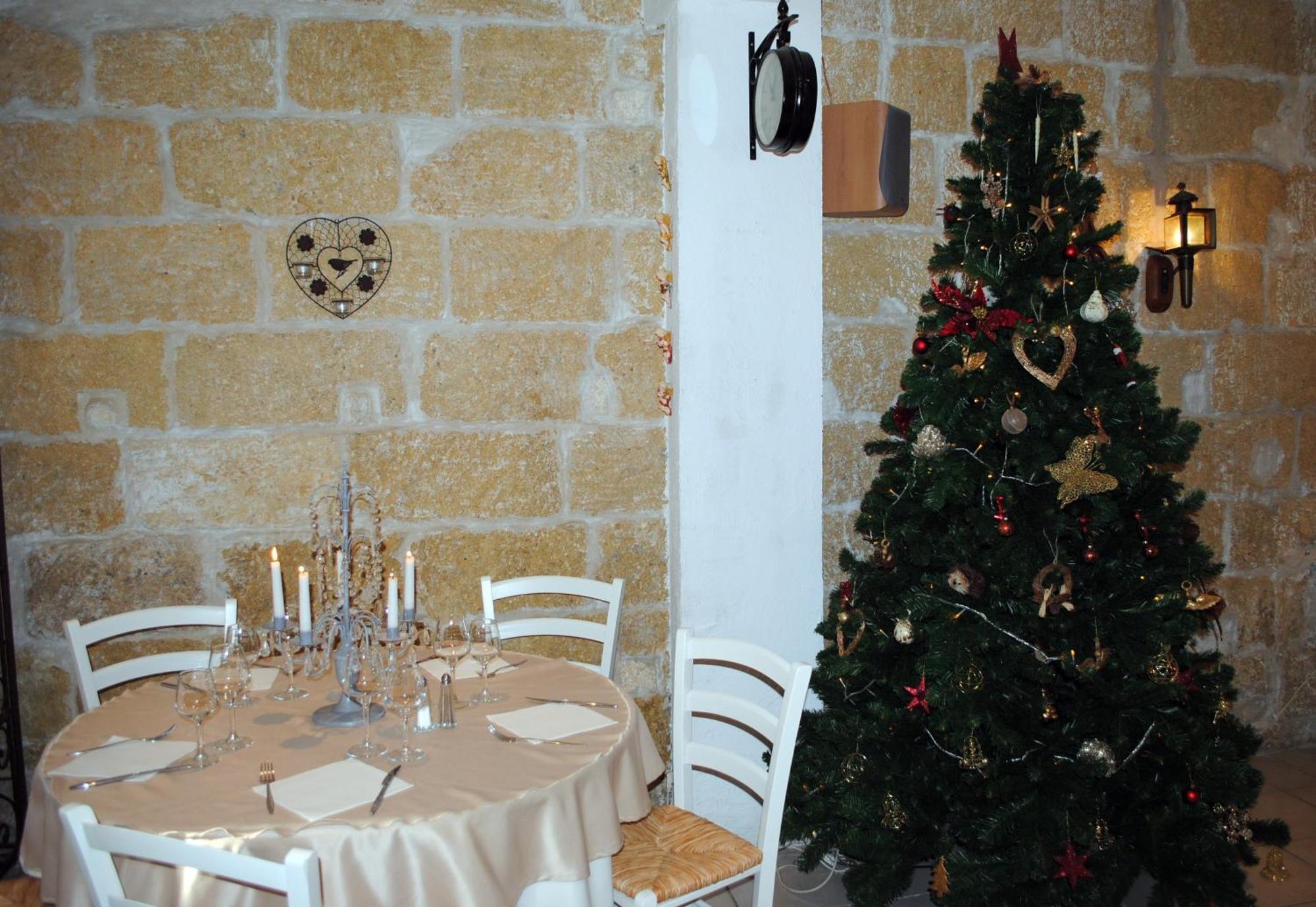 לה-גרו-דו-רואה Hotel Restaurant Le Provencal מראה חיצוני תמונה