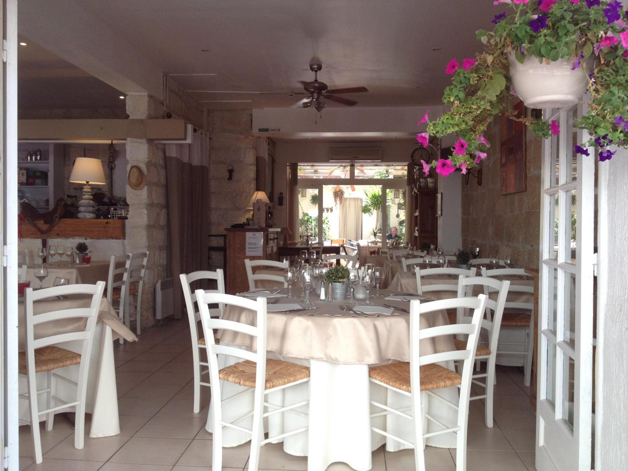 לה-גרו-דו-רואה Hotel Restaurant Le Provencal מראה חיצוני תמונה