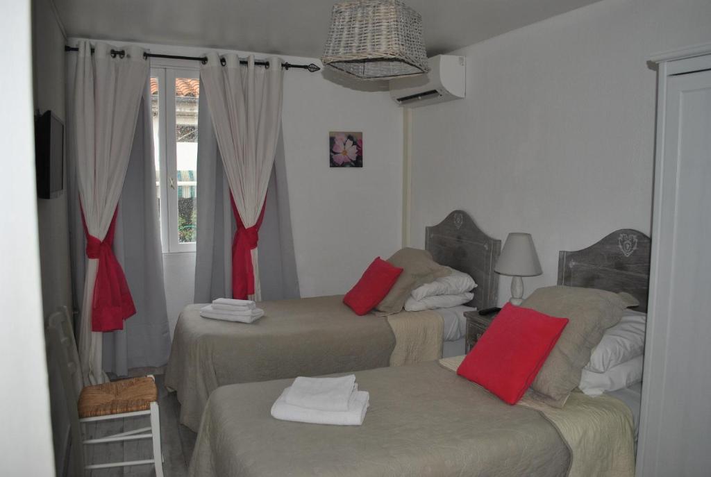 לה-גרו-דו-רואה Hotel Restaurant Le Provencal חדר תמונה