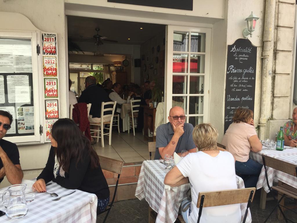 לה-גרו-דו-רואה Hotel Restaurant Le Provencal מראה חיצוני תמונה