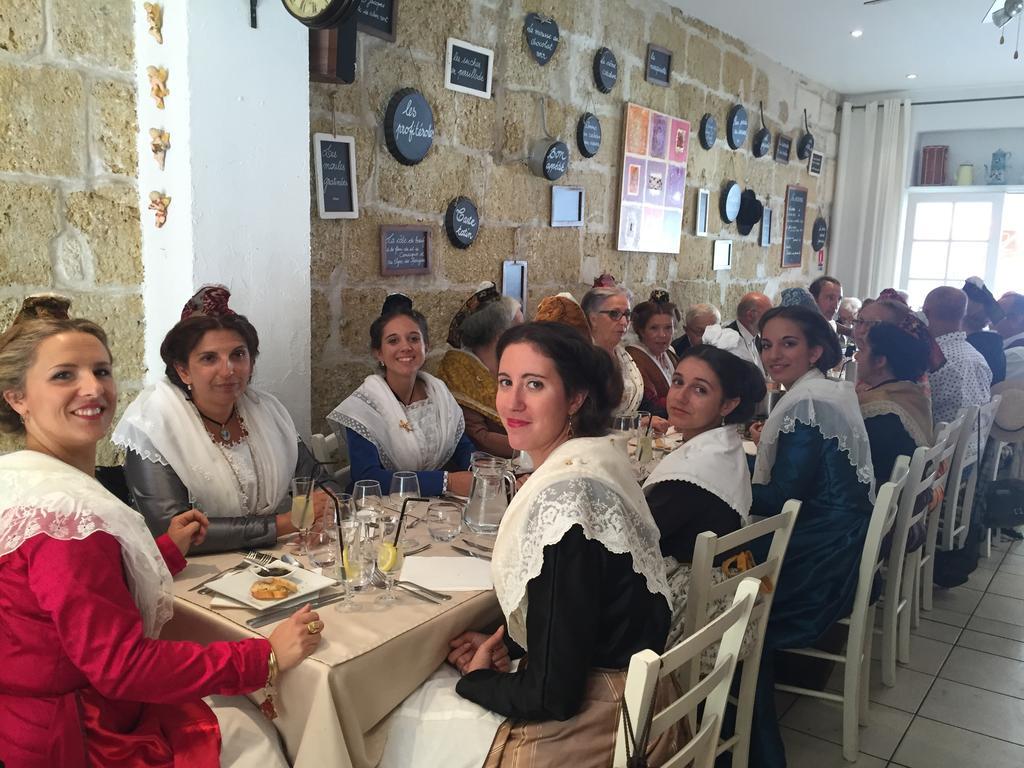 לה-גרו-דו-רואה Hotel Restaurant Le Provencal מראה חיצוני תמונה